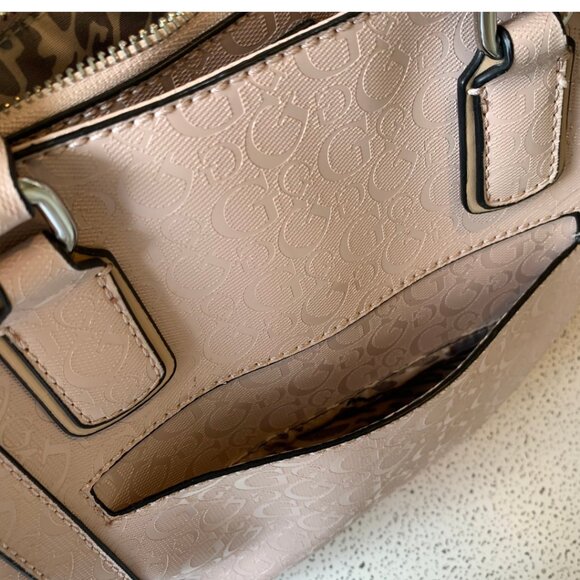GUESS PINK FAUX LEATHER 3-COMPARTMENT SHOULDER BAG WITH LEOPARD INTERIOR - Picture 4 of 13